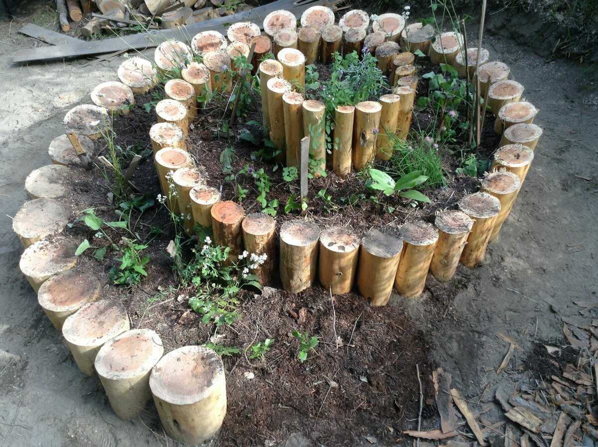 Клумба из бревна своими руками: фото, оформление, как украсить цветник на дачном участке